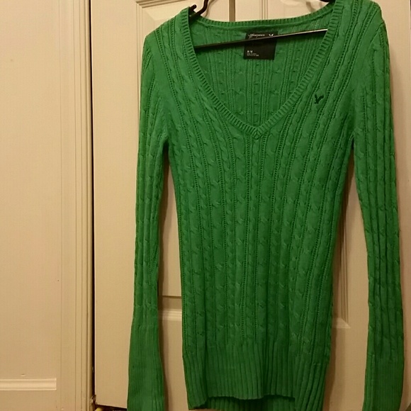 << AEO Green sweater>> - Picture 2 of 6